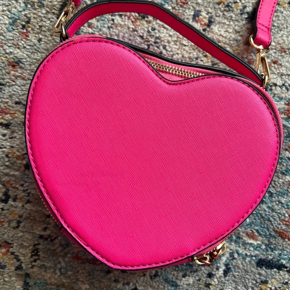 Heart-Shaped Pink Crossbody Bag - Picture 3 of 6